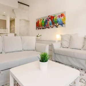  Apartment La Loge De L'horloge - 1 Min Palais Des Papes - Ac Clim - Wifi - Hypercentre - Vue Sur Le Carrousel France