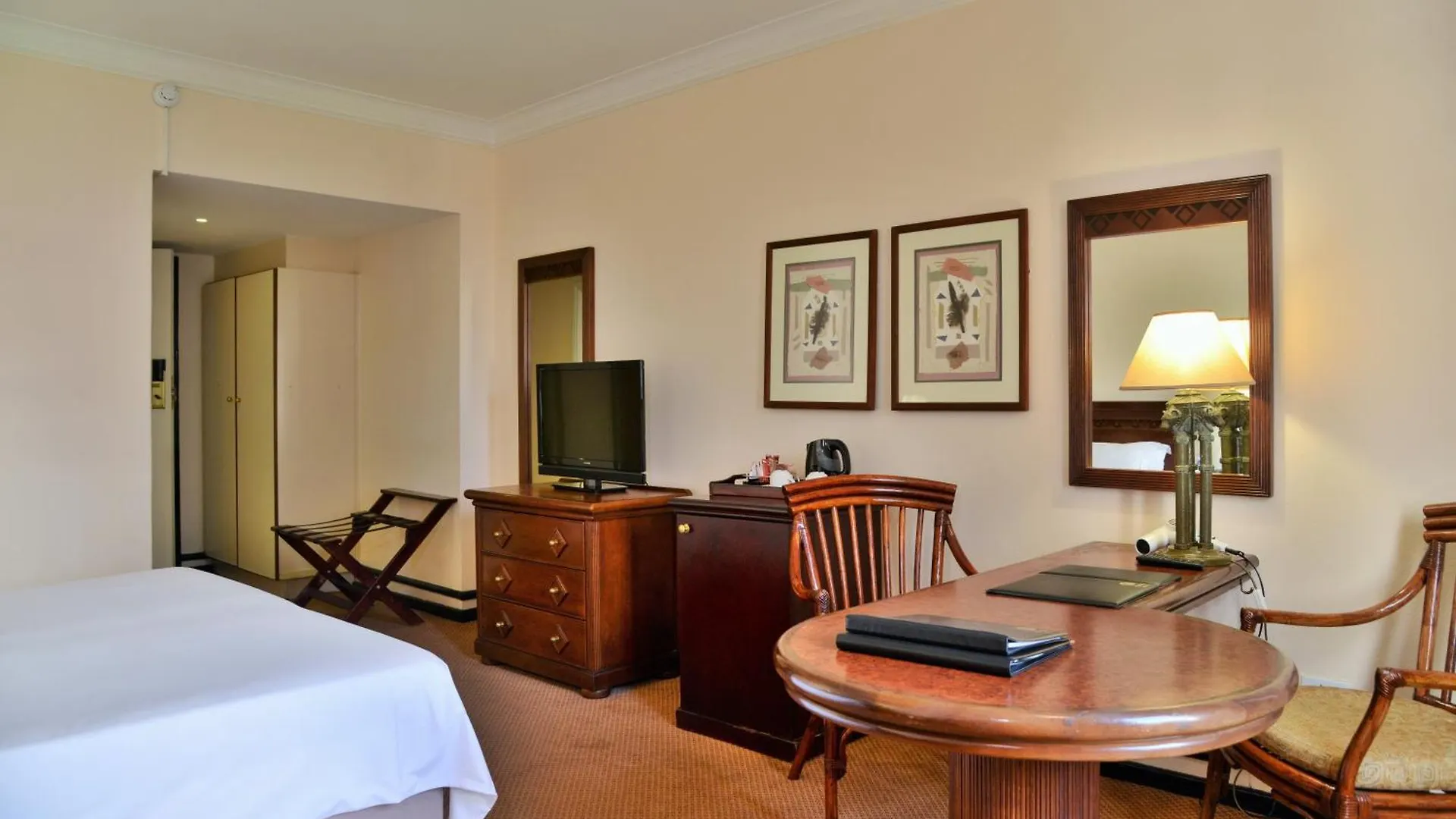 ****  The Capetonian - Halal Hotel Cape Town South Africa